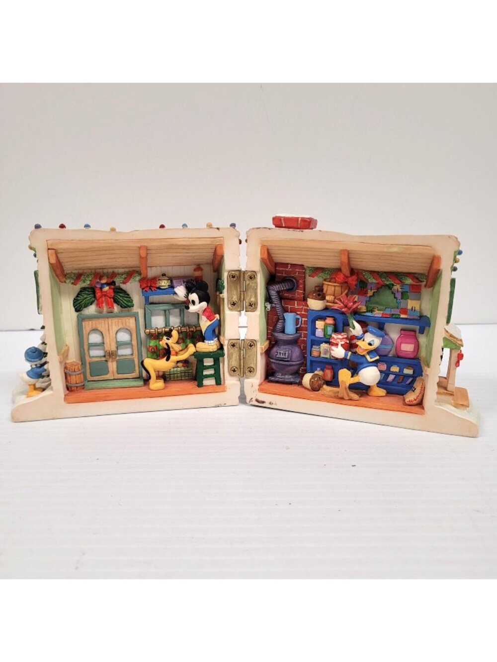 Disney Mickey’s Winter Wonderland 1996 Mickey Country Store Hinged House Flaw